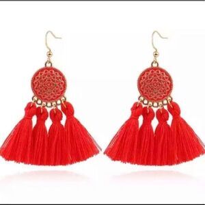𝅺Red tassel earrings
